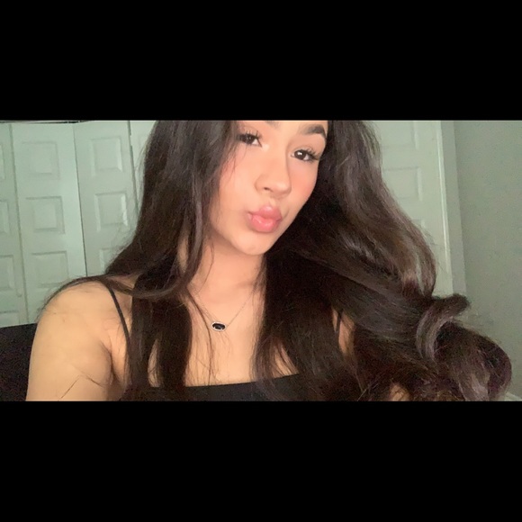 Meet your Posher, Larissa - Picture 1 of 1